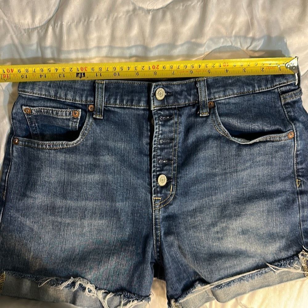 Gap Button down shorts Size 6 waist: 28 inches - Picture 4 of 12